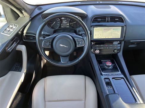 Used 2020 Jaguar F-PACE Premium image 19