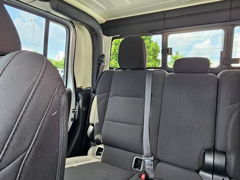 Used 2023 Jeep Gladiator Sport AWD/4WD image 25