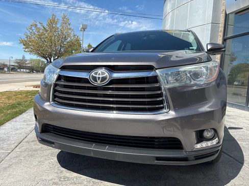 Used 2014 Toyota Highlander Limited Platinum image 2