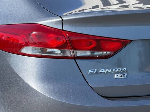 Used 2017 Hyundai Elantra SE FWD image 18