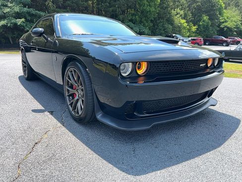 Used 2016 Dodge Challenger SRT Hellcat RWD image 3