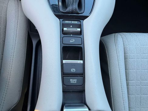 Used 2024 Honda HR-V LX image 19