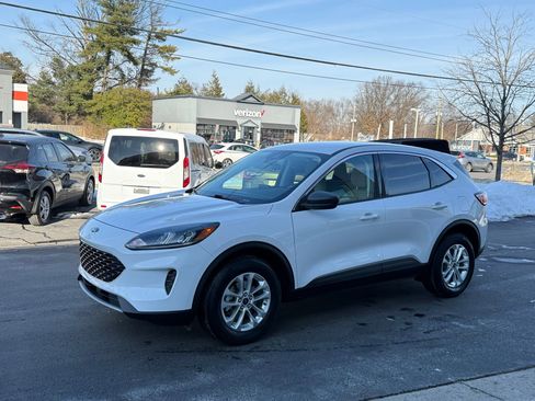 Used 2022 Ford Escape SE image 2