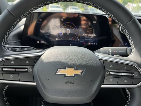 New 2025 Chevrolet Traverse LT image 12