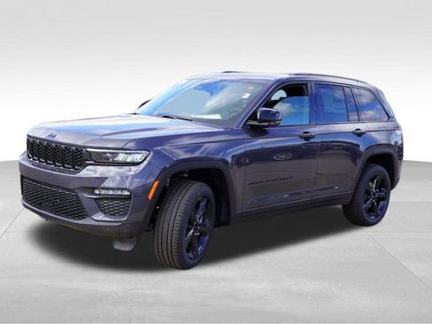 New 2025 Jeep Grand Cherokee Limited w/ Black Appearance Package image 7