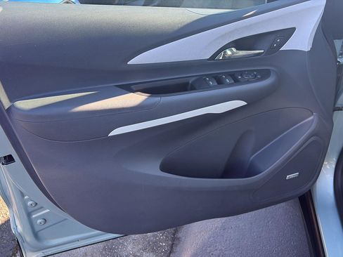 Used 2019 Chevrolet Bolt Premier w/ Infotainment Package image 16