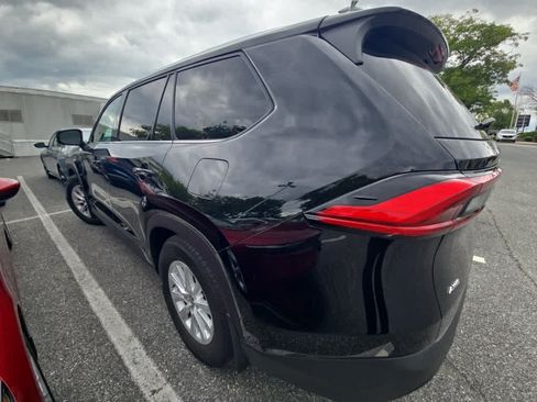 Used 2024 Toyota Grand Highlander AWD image 8