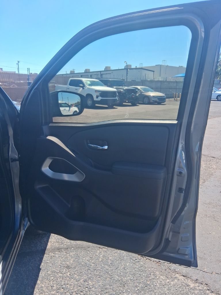 Used 2022 Nissan Frontier SV AWD/4WD image 5