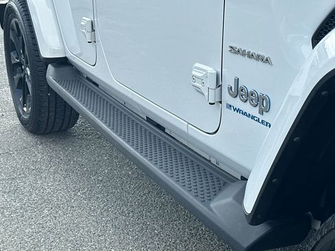 Used 2023 Jeep Wrangler Unlimited Sahara w/ Cold Weather Group AWD/4WD image 9