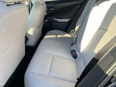 Used 2019 Lexus UX 200 image 15