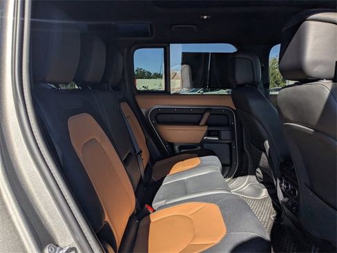 Used 2024 Land Rover Defender 110 X-Dynamic SE image 13