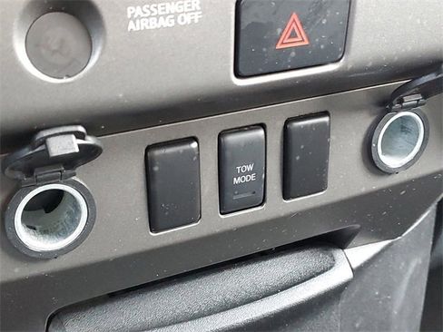 Used 2015 Nissan Titan S image 25