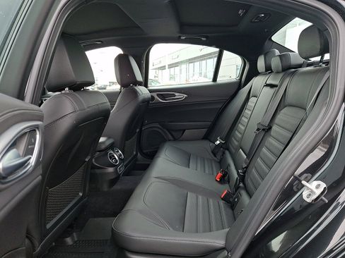 New 2025 Alfa Romeo Giulia AWD image 5