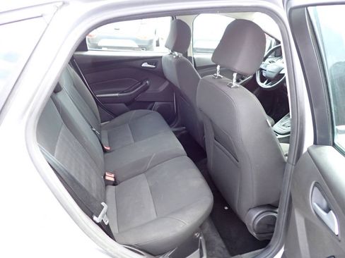 Used 2016 Ford Focus SE w/ SE Cold Weather Package FWD image 10