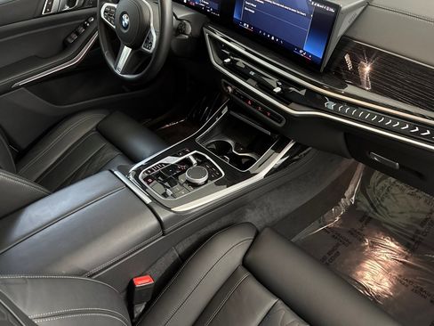 Used 2025 BMW X7 xDrive40i w/ M Sport Package AWD/4WD image 32
