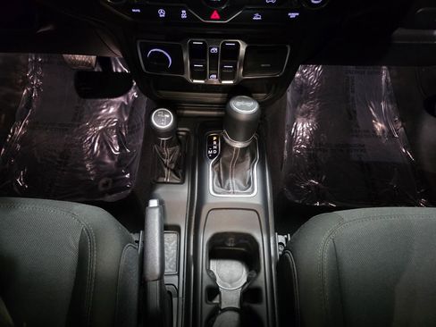 Used 2021 Jeep Wrangler Unlimited Sahara image 11