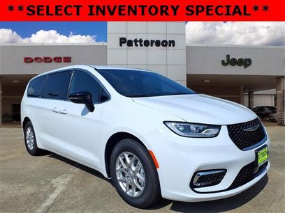 New 2026 Chrysler Pacifica Select