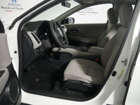 Used 2017 Honda HR-V EX image 14