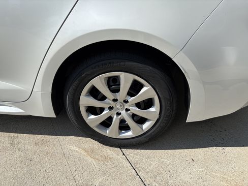Used 2025 Toyota Corolla LE FWD image 34