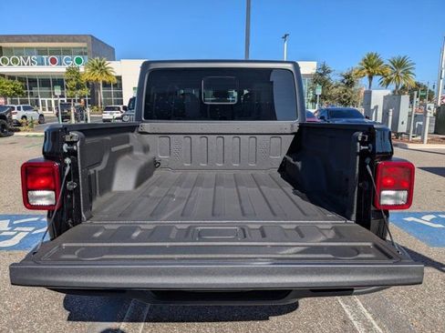 New 2025 Jeep Gladiator Sport image 12