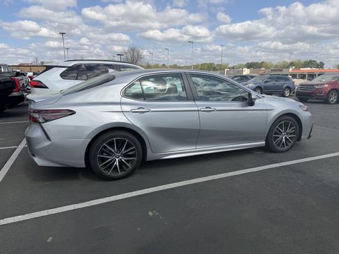 Used 2023 Toyota Camry SE image 6