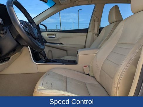 Used 2016 Toyota Camry XLE image 12