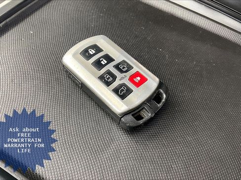 Used 2019 Toyota Sienna XLE FWD image 14