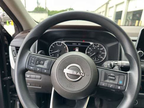 Used 2023 Nissan Rogue SV FWD image 10