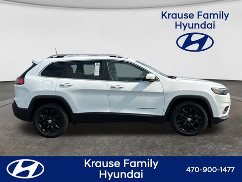 Used 2021 Jeep Cherokee Latitude Plus w/ Mopar Interior Package FWD image 9