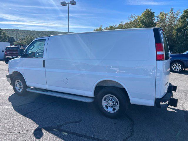 Used 2025 Chevrolet Express 2500 w/ Driver Convenience Package RWD image 4
