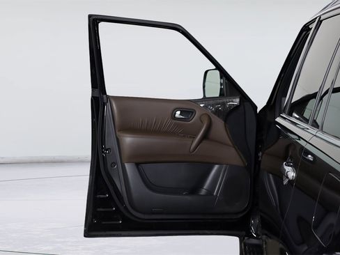 Used 2024 Nissan Armada Platinum w/ Captain's Chairs Package image 41