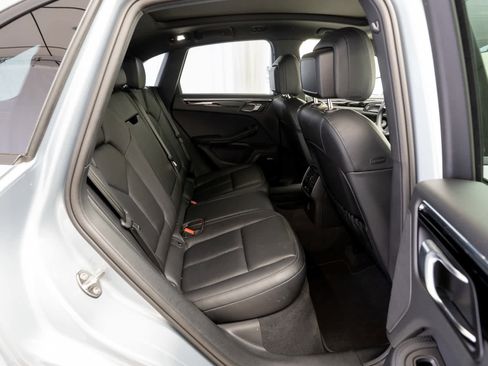 Used 2025 Porsche Macan image 11