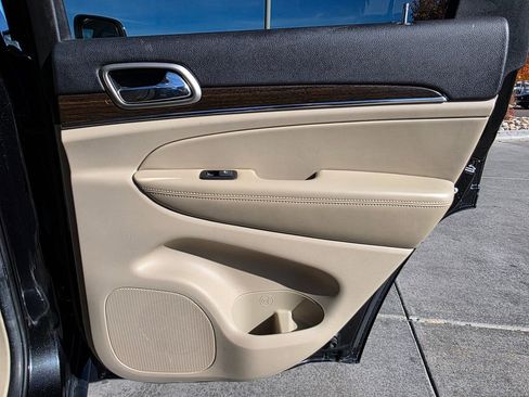 Used 2014 Jeep Grand Cherokee Limited image 28