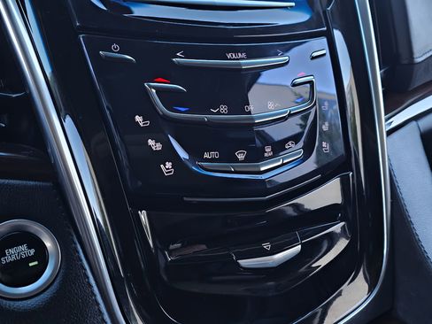 Used 2019 Cadillac Escalade Premium Luxury w/ Escalade Sport Edition AWD/4WD image 29