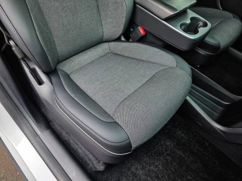 Used 2026 Tesla Model Y AWD image 39