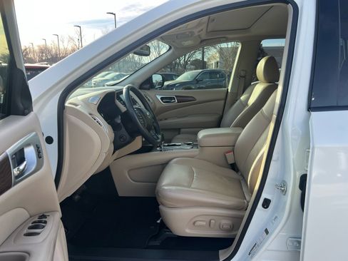 Used 2019 Nissan Pathfinder Platinum image 24