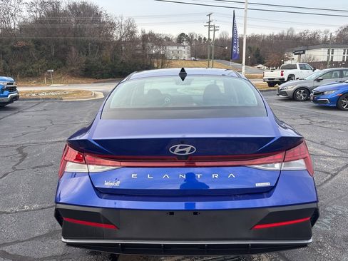 Used 2024 Hyundai Elantra Blue image 5