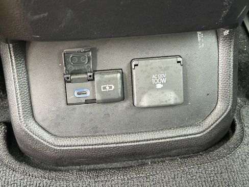 Used 2022 Toyota Highlander Limited image 25