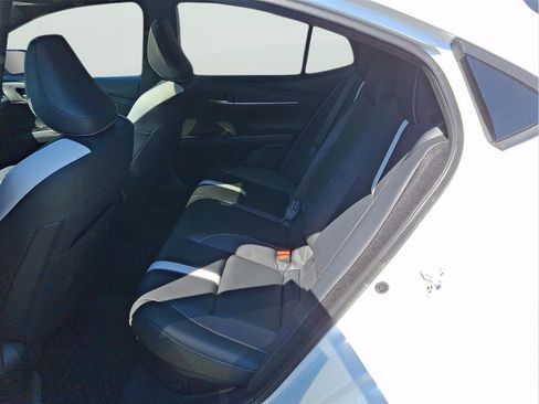 Used 2025 Toyota Camry SE w/ Convenience Package FWD image 8