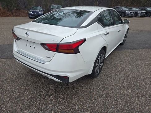 Used 2021 Nissan Altima 2.5 SV w/ SV Premium Package image 5