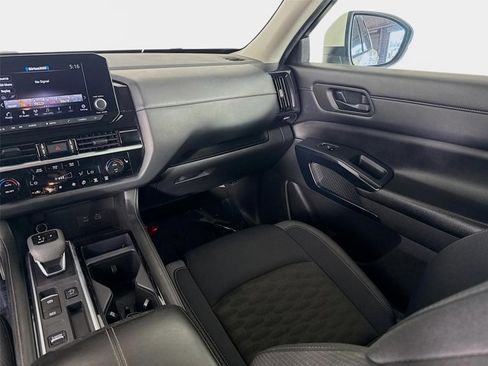 Certified 2024 Nissan Pathfinder SV FWD image 24