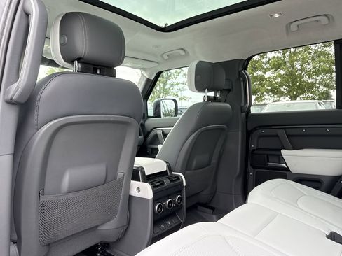 Used 2025 Land Rover Defender 110 V8 image 11