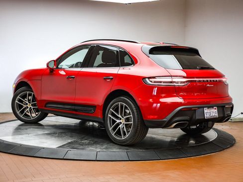 Certified 2025 Porsche Macan AWD/4WD image 2
