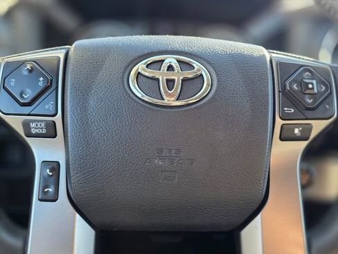 Used 2017 Toyota Tacoma SR5 image 22