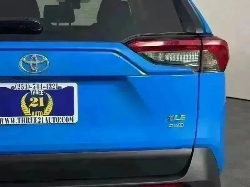 Used 2019 Toyota RAV4 XLE AWD/4WD image 11