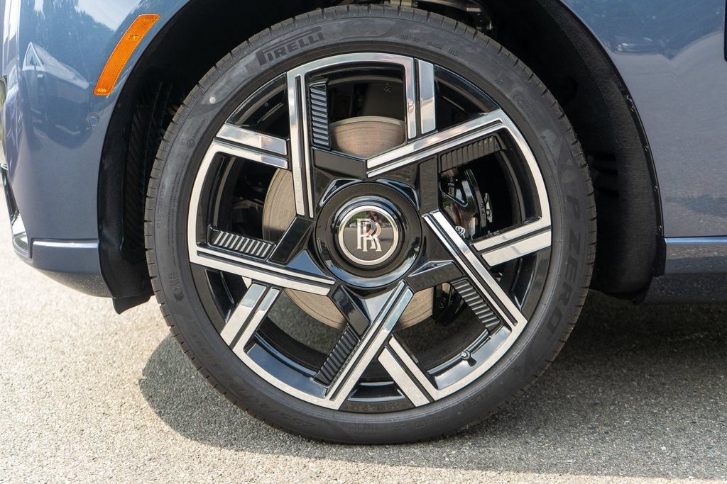 New 2027 Rolls-Royce Cullinan Black Badge AWD/4WD image 6