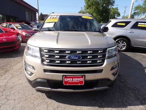 Used 2017 Ford Explorer XLT w/ Equipment Group 202A AWD/4WD image 2