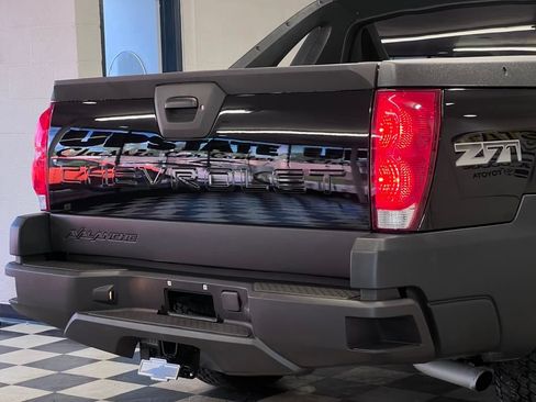 Used 2004 Chevrolet Avalanche Z71 w/ Sun And Sound Package AWD/4WD image 27