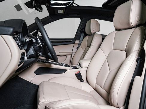 New 2026 Porsche Macan image 5