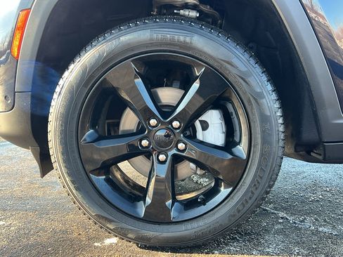 Used 2024 Jeep Grand Cherokee Limited w/ Luxury Tech Group II image 10